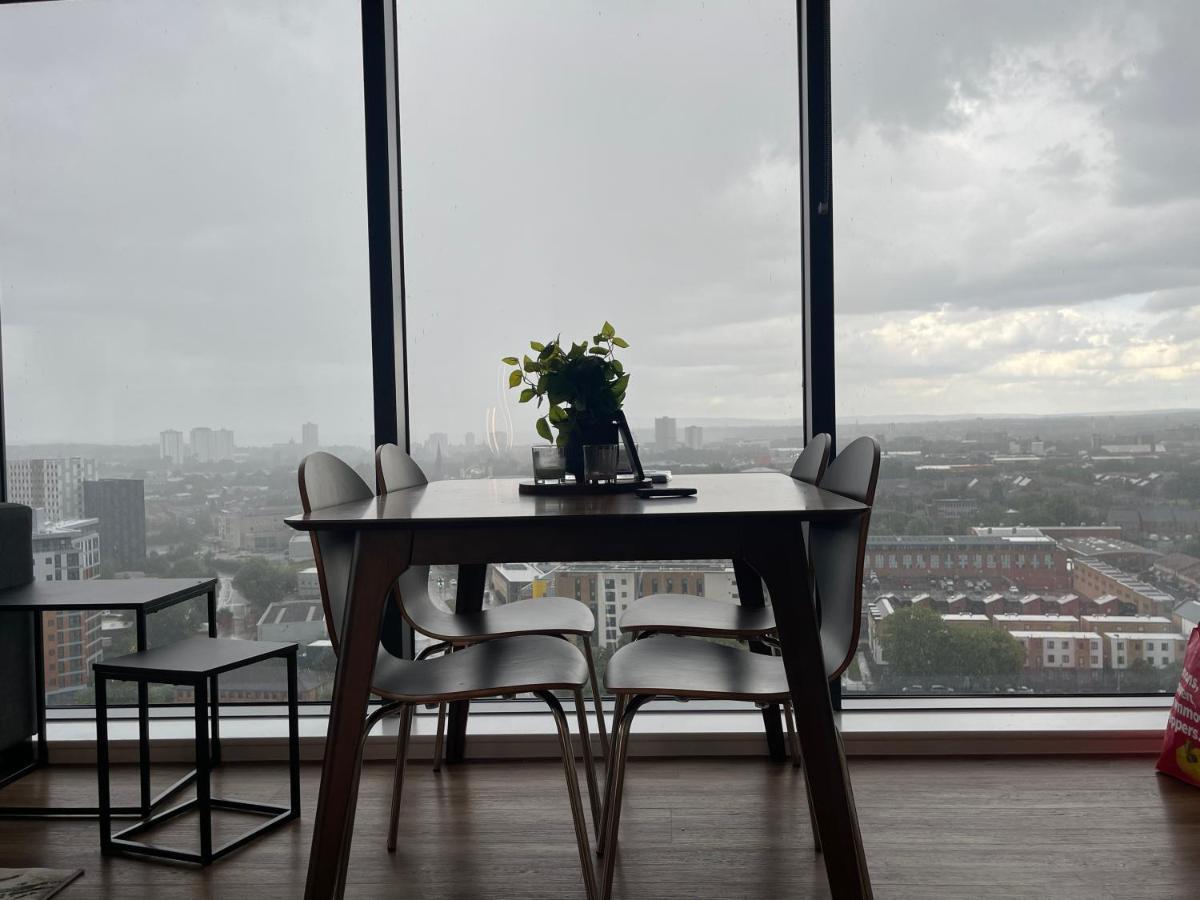 Luxury 2 Bedroom En-Suite Apartment Balcony Views Manchester Exterior foto