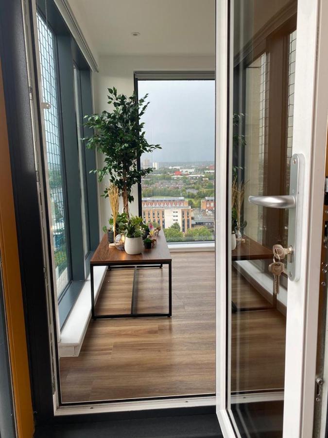 Luxury 2 Bedroom En-Suite Apartment Balcony Views Manchester Exterior foto